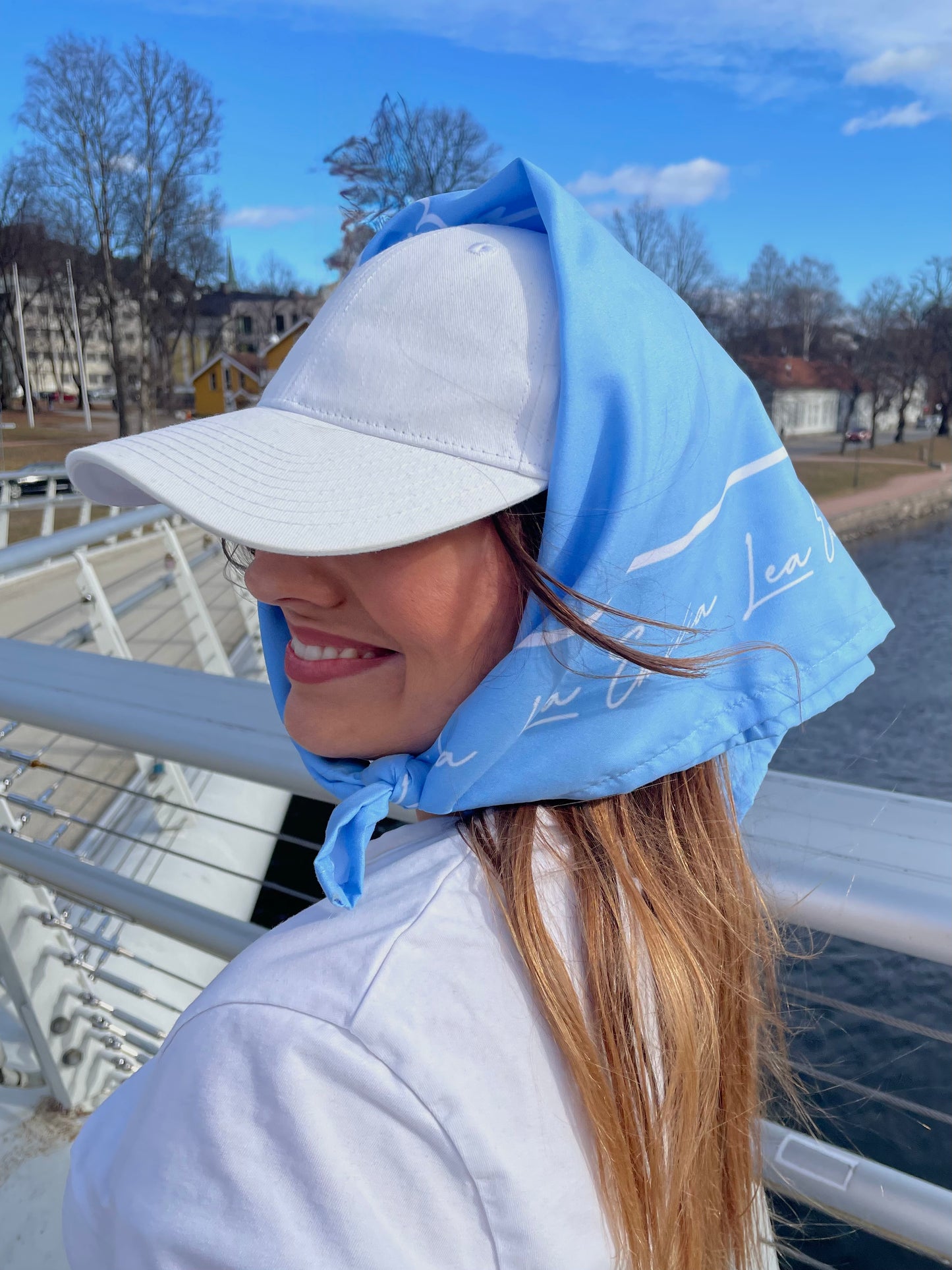 Lea Emilia - Blue and white bandana